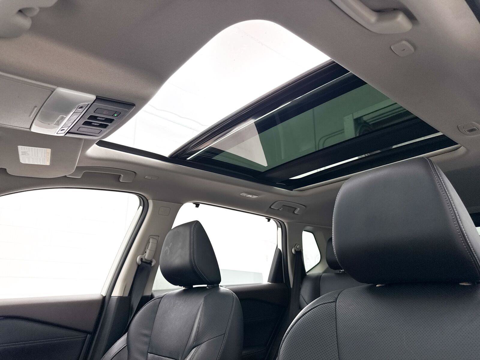 Used 2023 Nissan Rogue Platinum w/ Platinum Premium Package FWD image 3