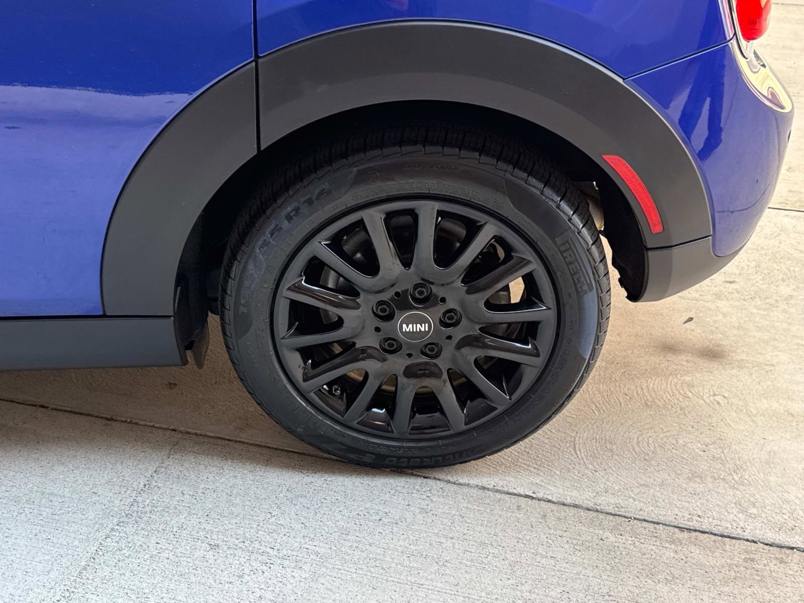 Used 2019 MINI Cooper 4-Door Hardtop w/ Signature Upholstery Package image 5