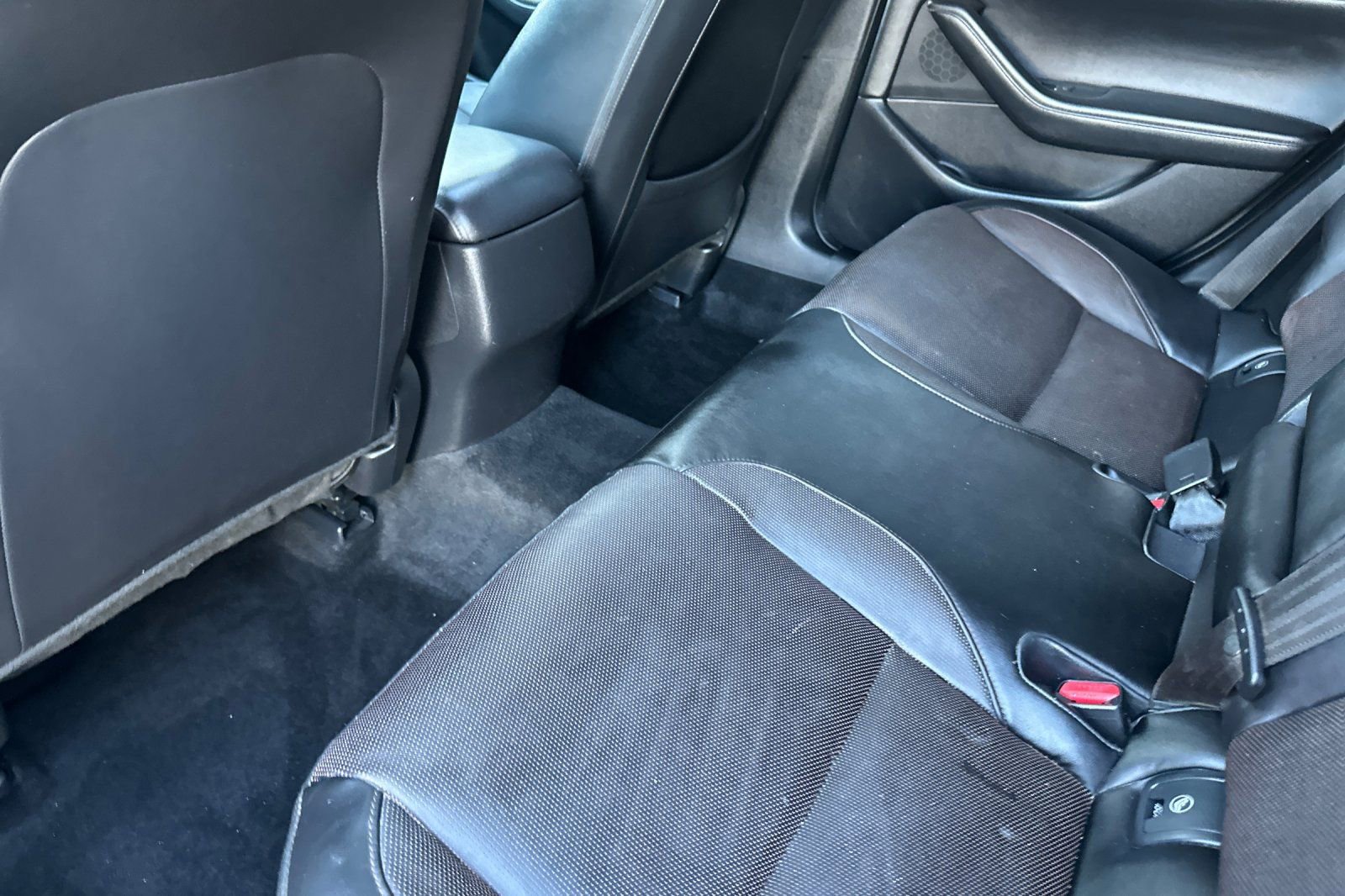 Used 2025 MAZDA MAZDA3 2.5 S Hatchback w/ Premium Pkg image 14