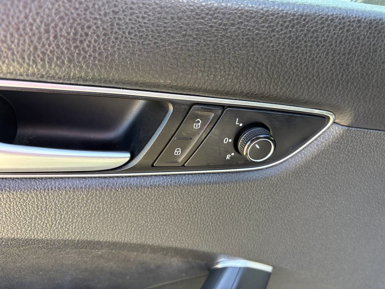 Used 2016 Volkswagen Passat 1.8T S image 29