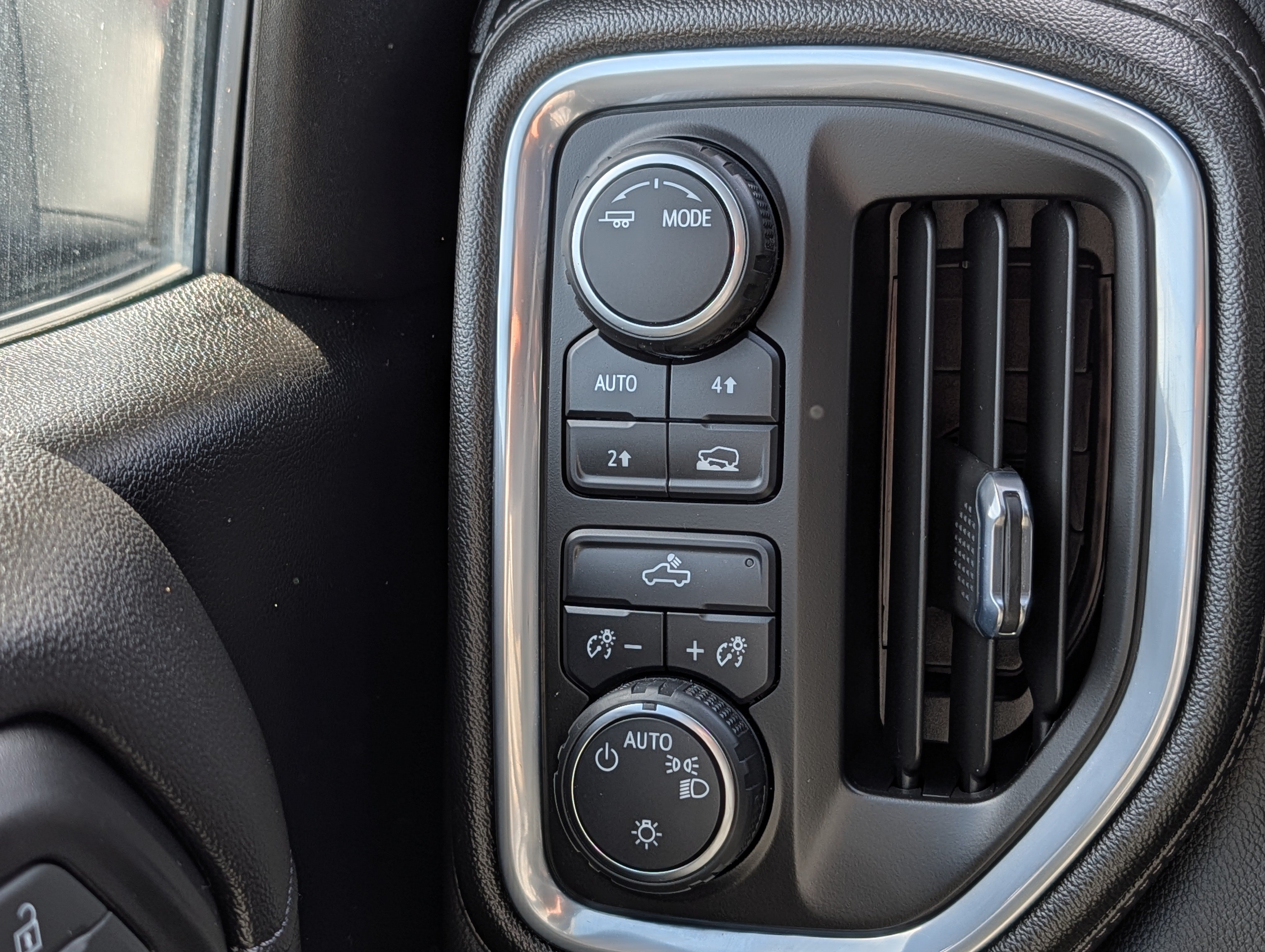 Used 2022 Chevrolet Silverado 1500 LT AWD/4WD image 16