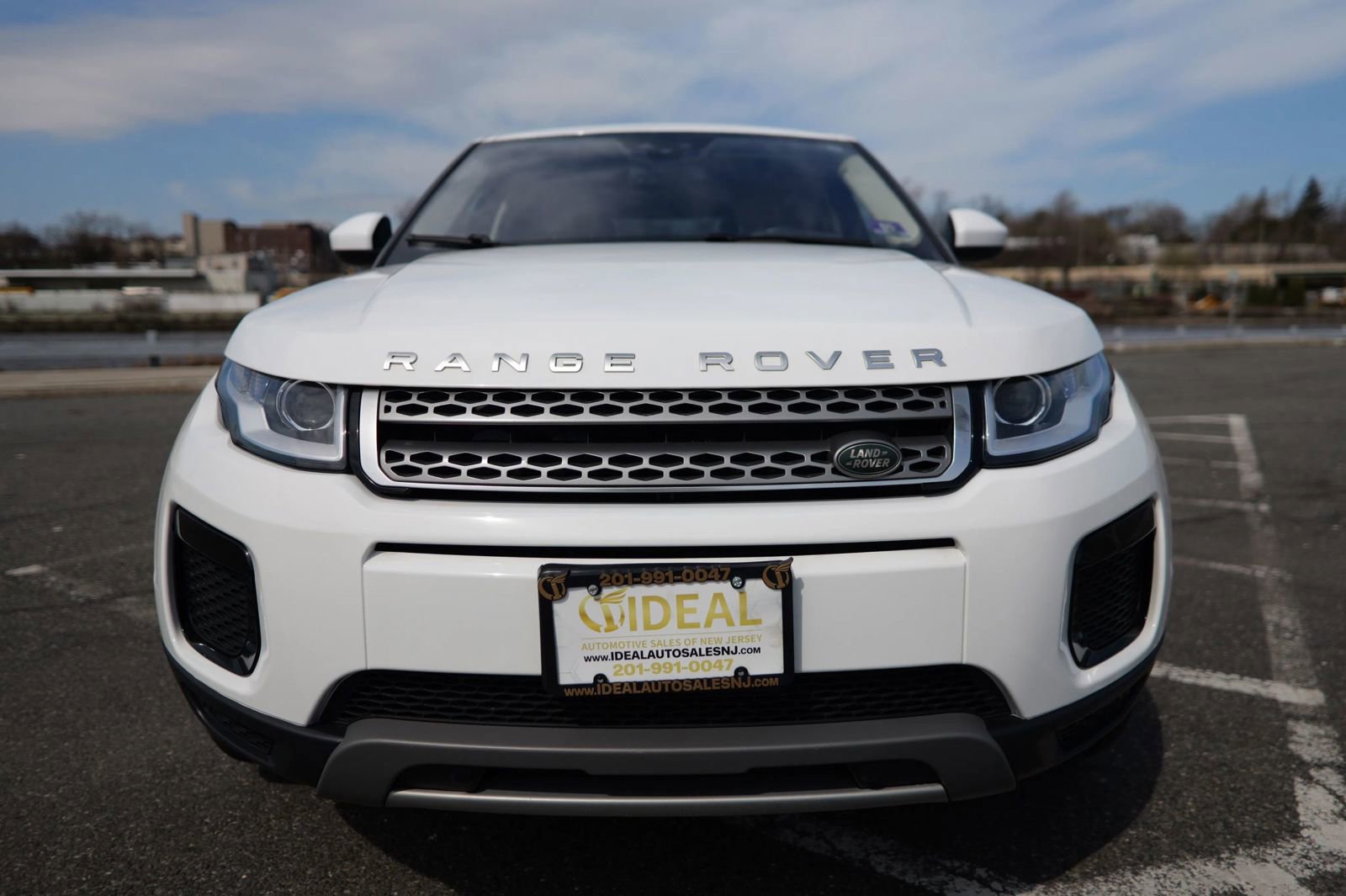 Used 2018 Land Rover Range Rover Evoque image 2
