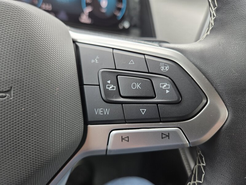 Used 2024 Volkswagen Atlas Cross Sport SE AWD/4WD image 16