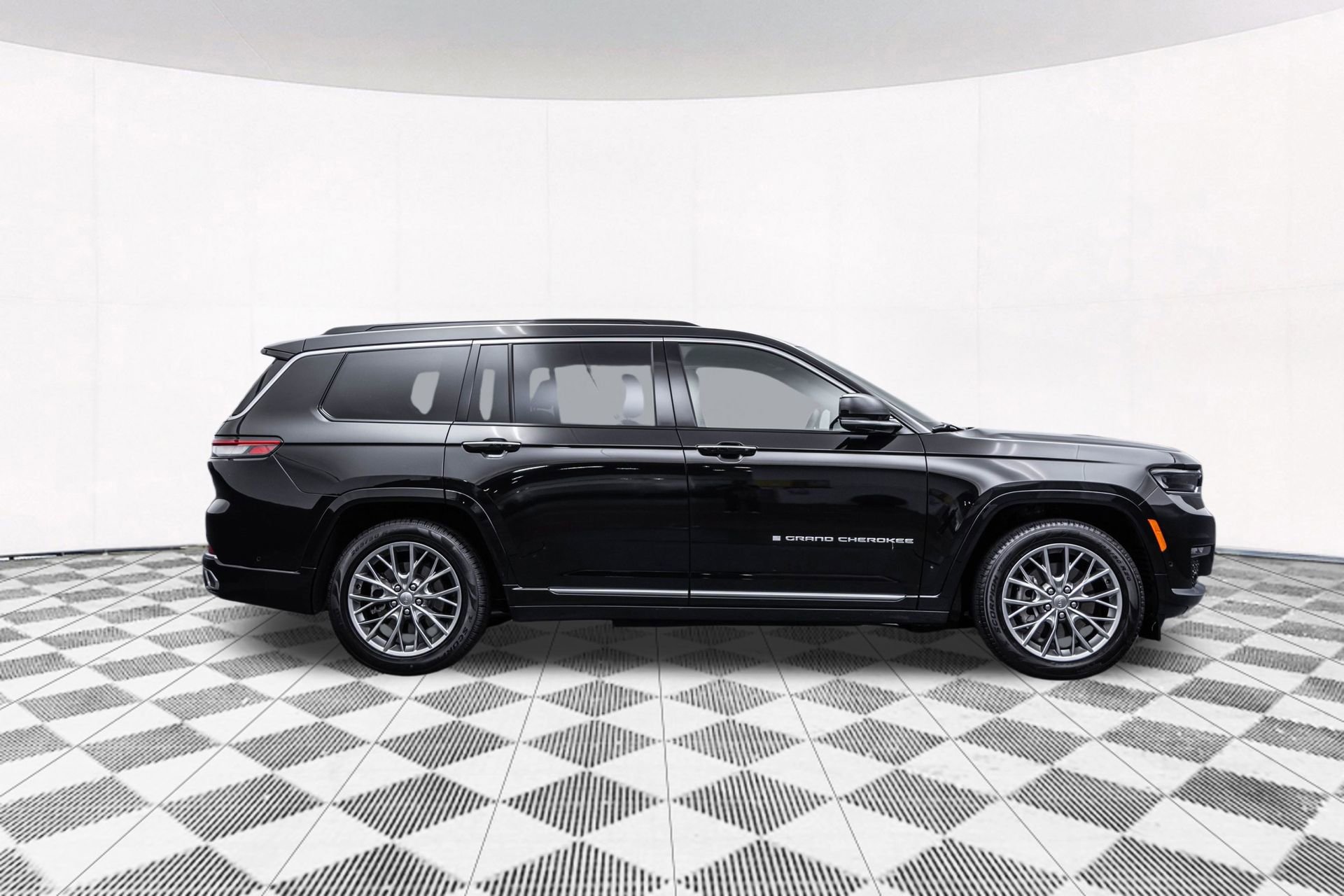 Used 2025 Jeep Grand Cherokee L Summit image 12