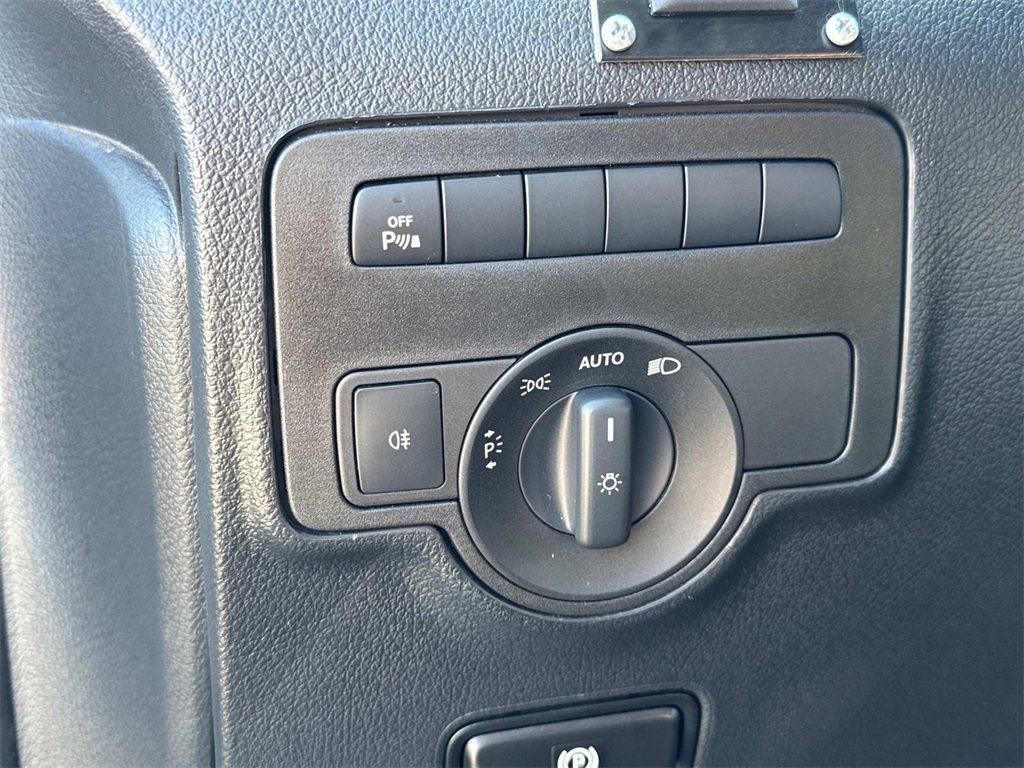 Used 2023 Mercedes-Benz Metris image 28
