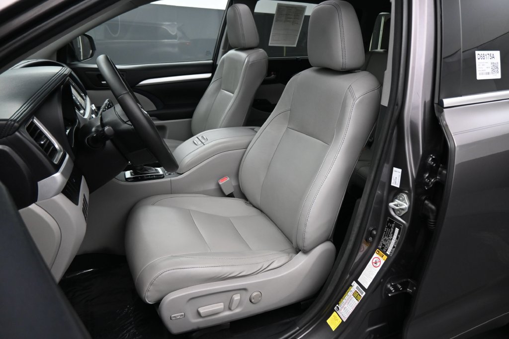 Used 2015 Toyota Highlander XLE FWD image 14