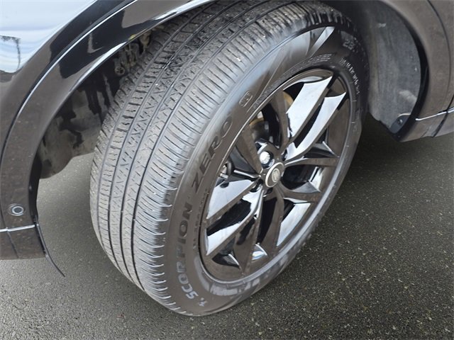 Used 2025 Land Rover Discovery Sport S image 32