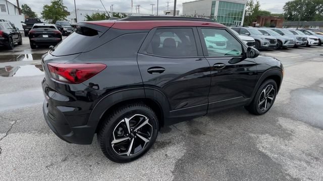 Used 2023 Chevrolet TrailBlazer RS w/ Sun and Liftgate Package AWD/4WD image 2