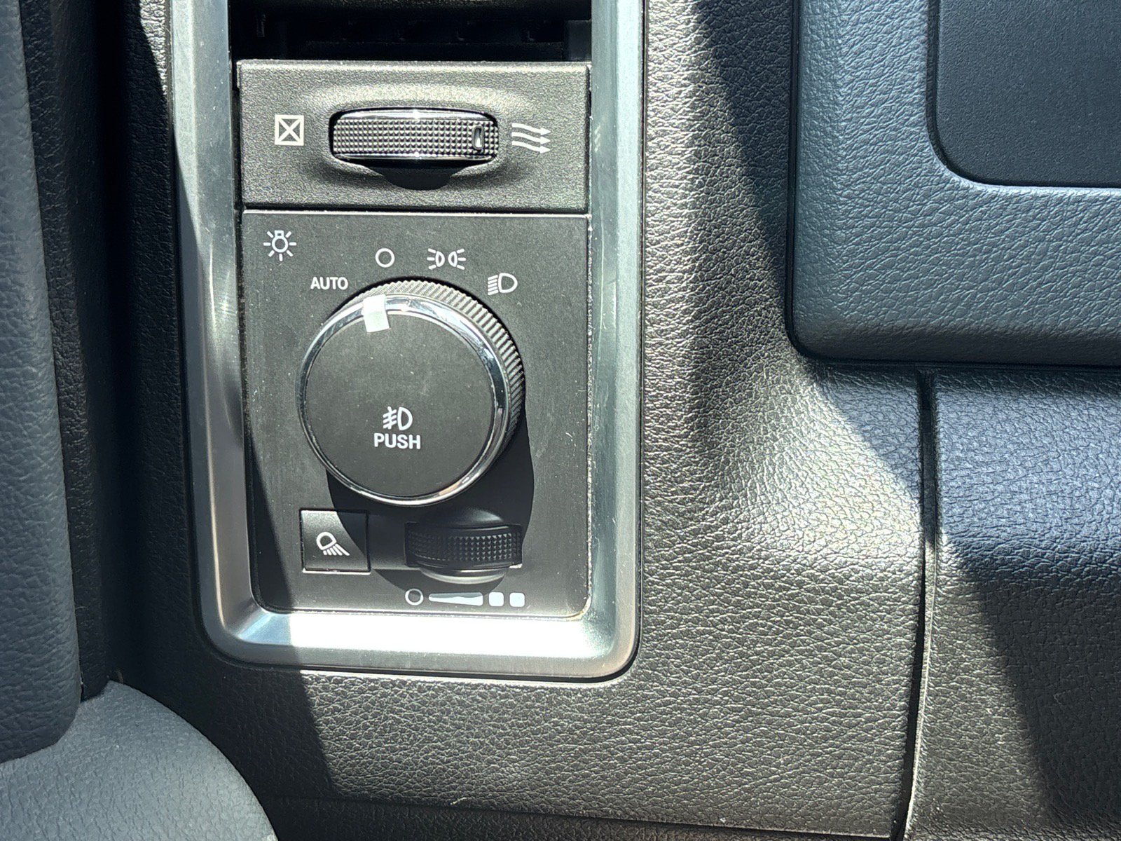 Used 2019 RAM 1500 Warlock AWD/4WD image 26