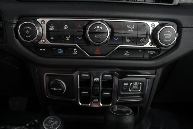 Used 2025 Jeep Wrangler Unlimited Sahara image 6