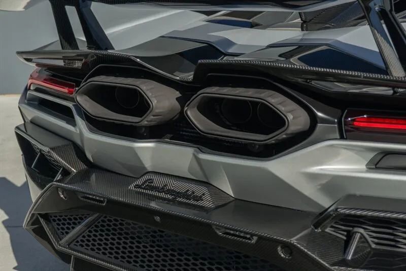 Used 2024 Lamborghini Revuelto image 50