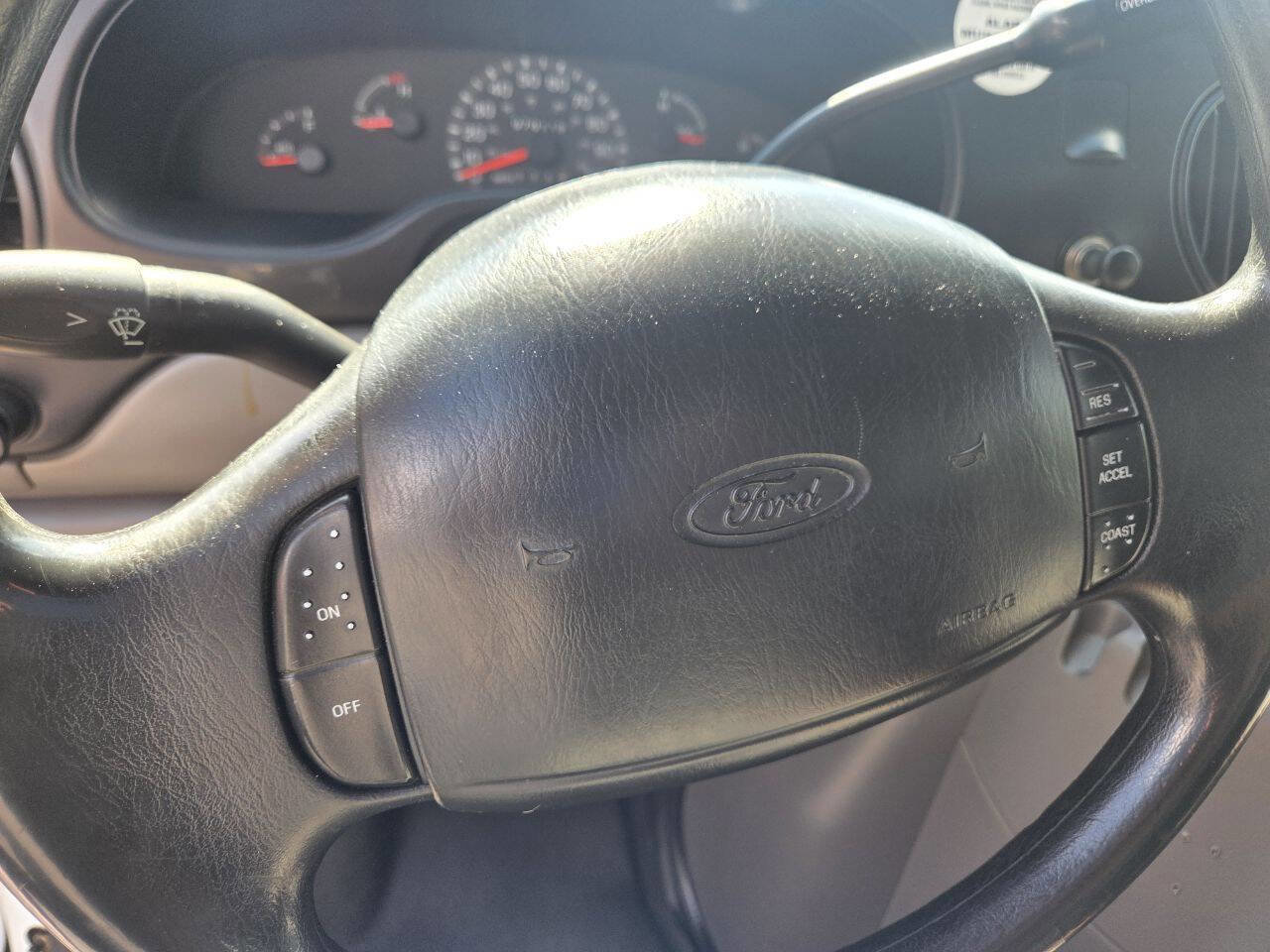 Used 2001 Ford E-250 and Econoline 250 RWD image 20