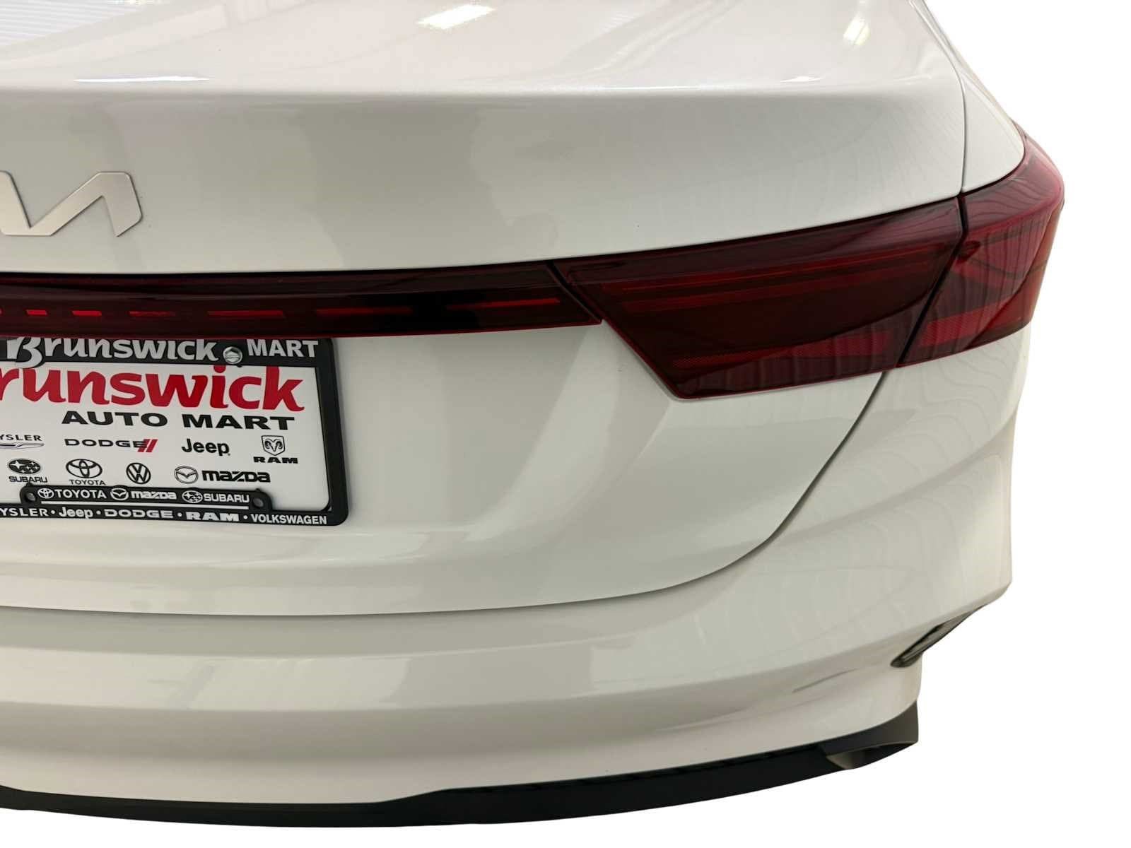 Used 2024 Kia Forte LXS w/ LXS Technology Package FWD image 19