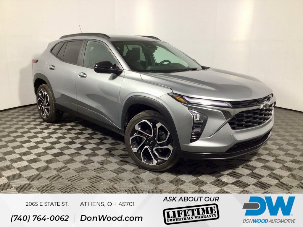 Used 2025 Chevrolet Trax RS image 1