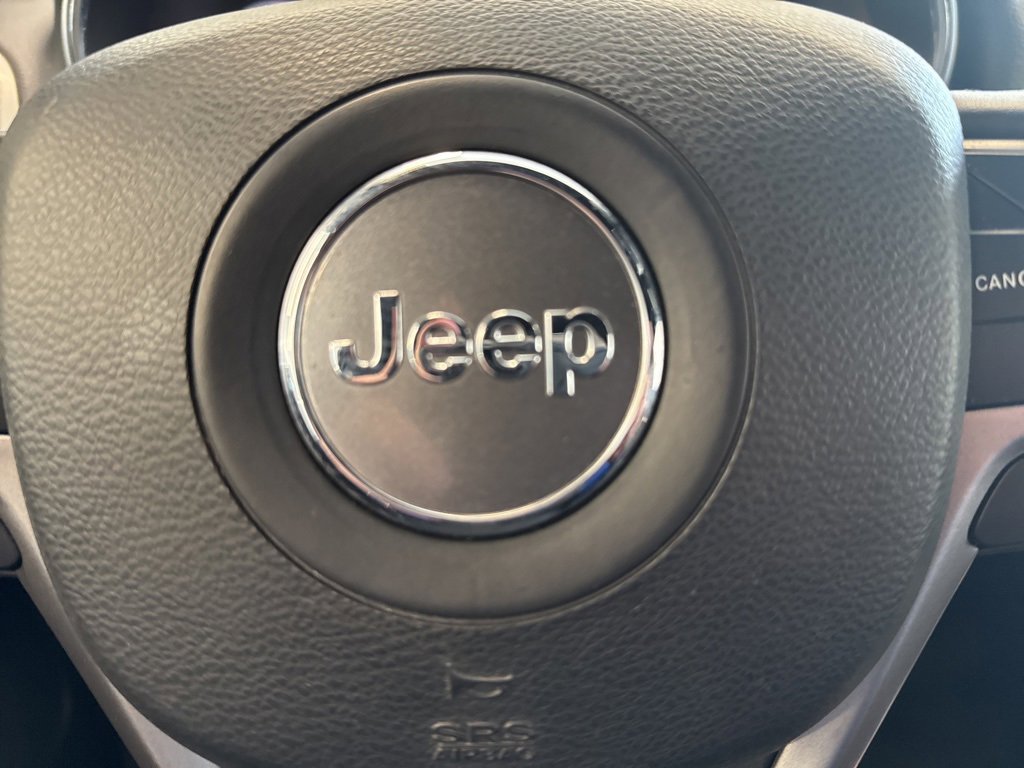 Used 2022 Jeep Grand Cherokee Limited image 21