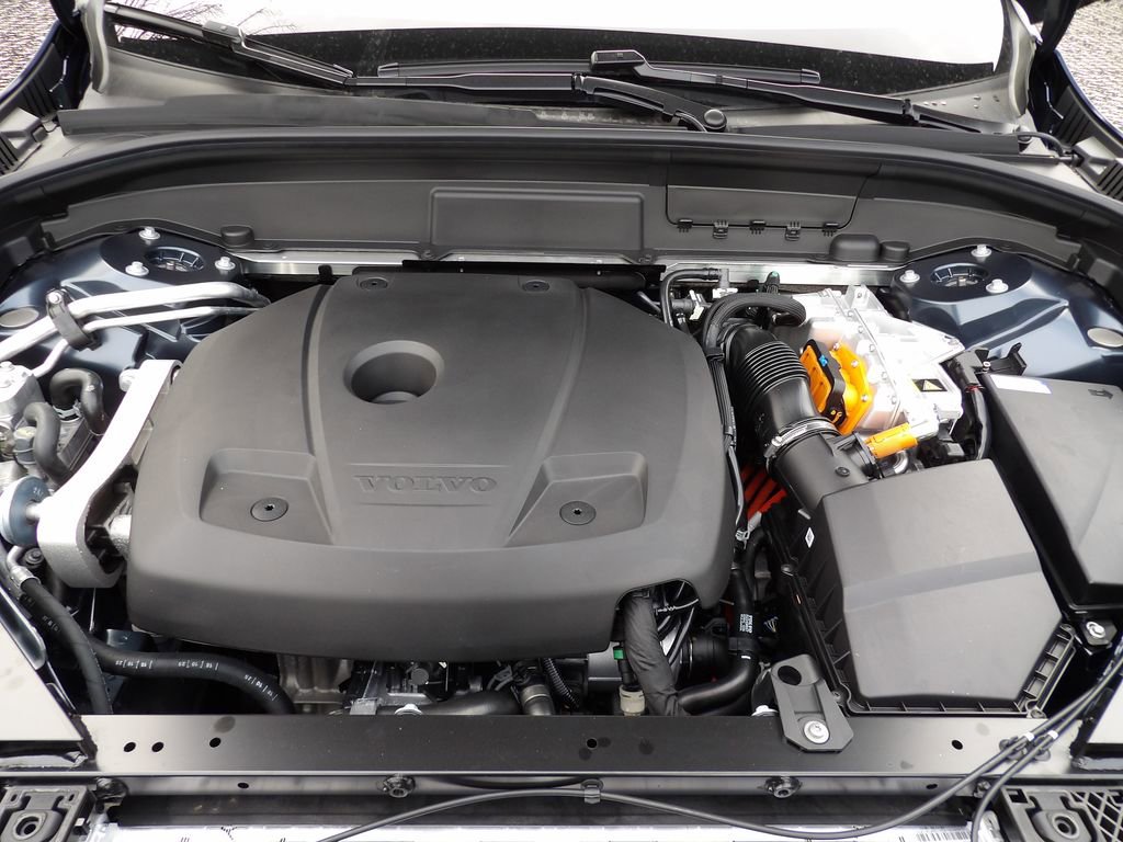 New 2026 Volvo XC60 T8 Core w/ Climate Package image 26