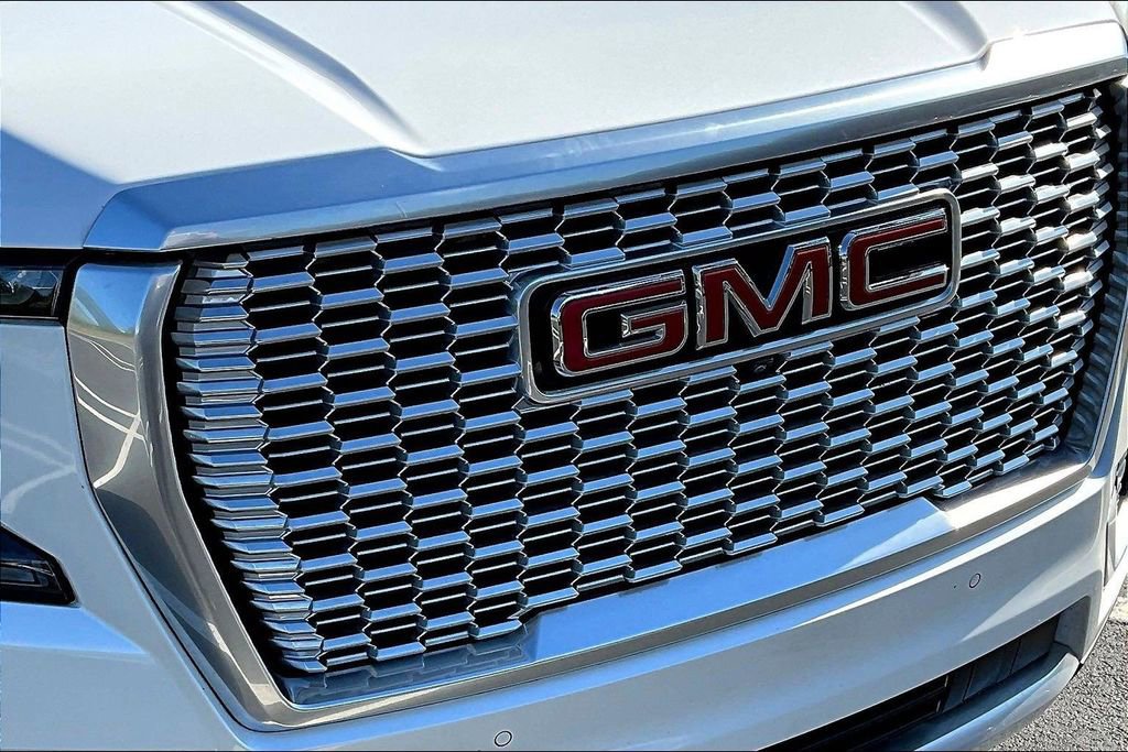 Used 2024 GMC Yukon Denali AWD/4WD image 30