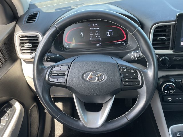 Used 2024 Hyundai Venue SEL FWD image 11