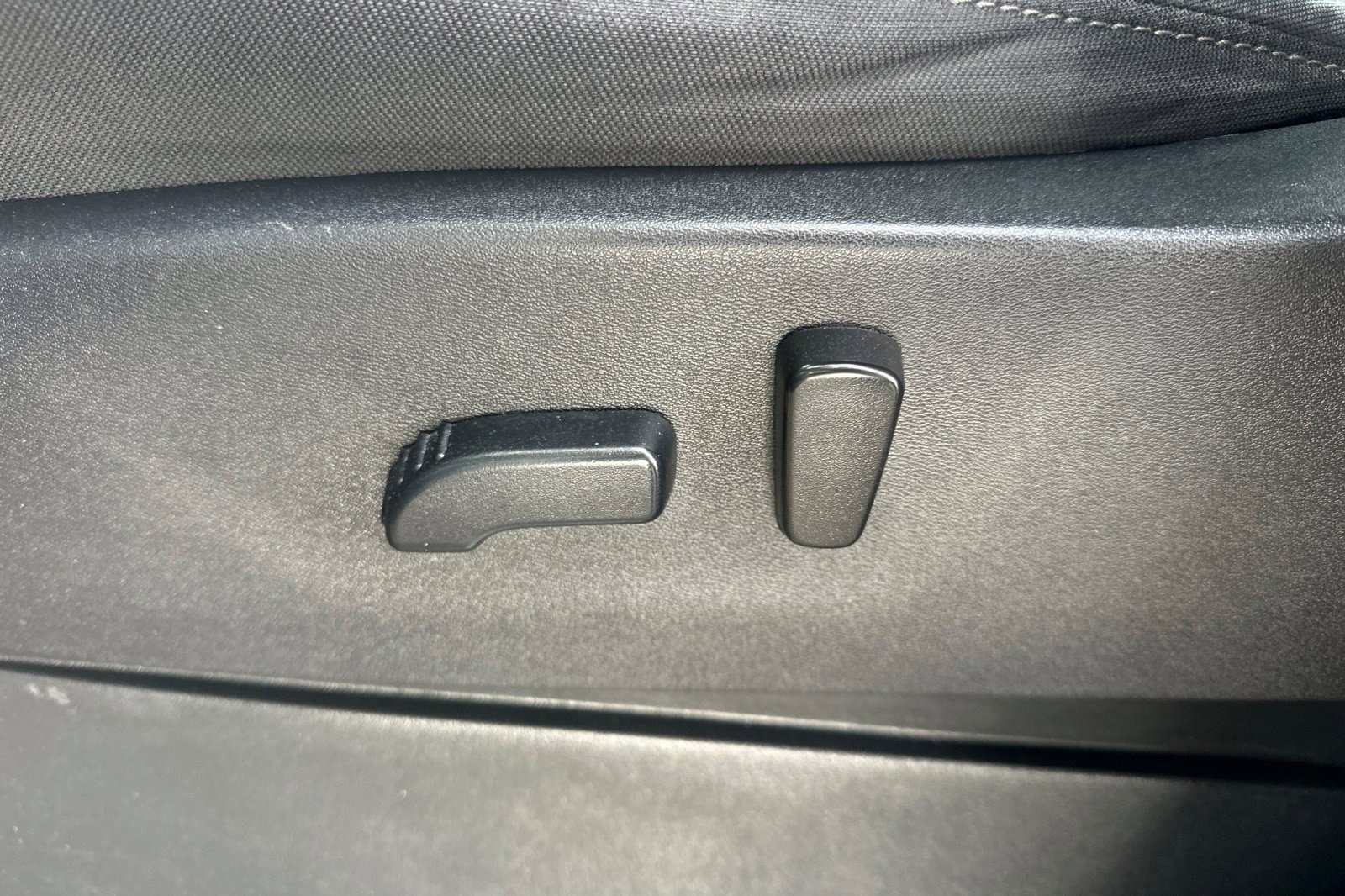 Used 2023 Nissan Frontier SV w/ Midnight Edition Package image 14