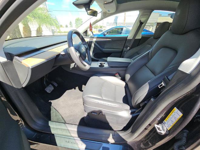 Used 2025 Tesla Model Y Long Range RWD image 7