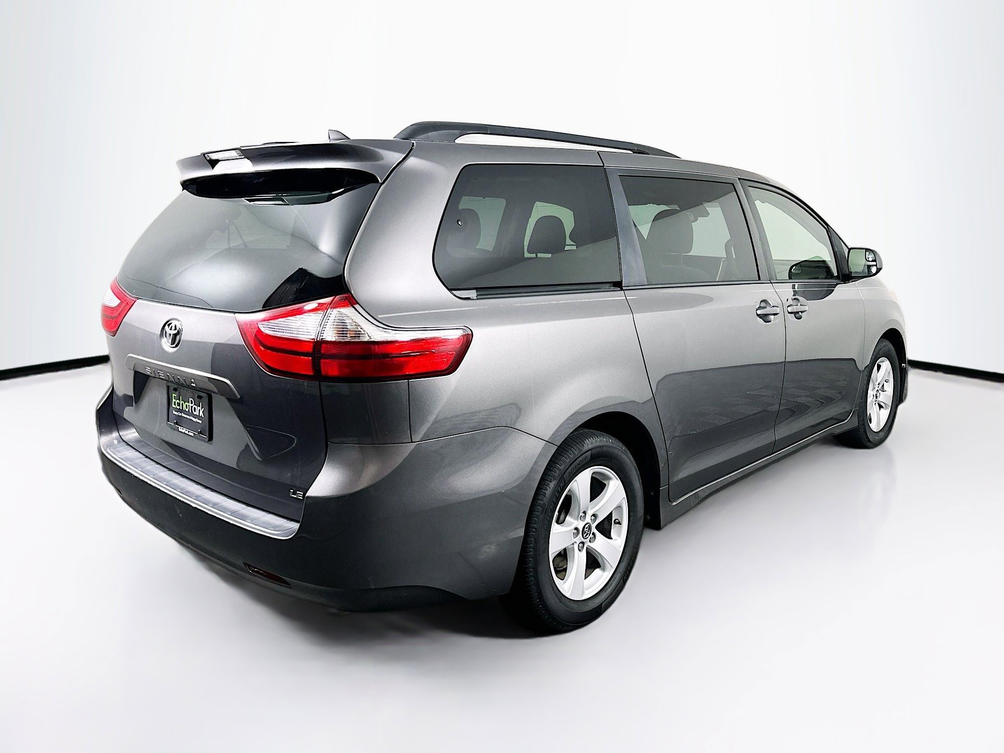 Used 2018 Toyota Sienna LE FWD image 9