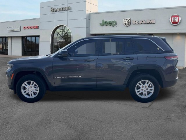 Used 2024 Jeep Grand Cherokee Laredo w/ Luxury Tech Group I AWD/4WD image 4
