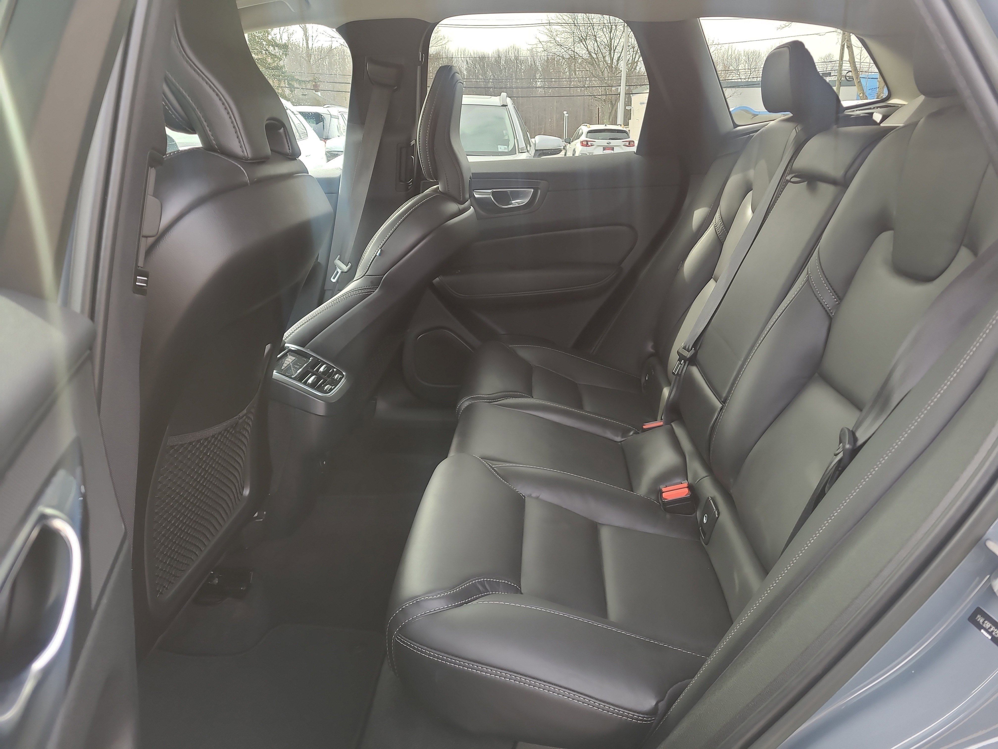 Used 2023 Volvo XC60 B5 Ultimate image 29