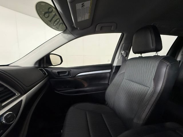 Used 2018 Toyota Highlander Plus FWD image 13