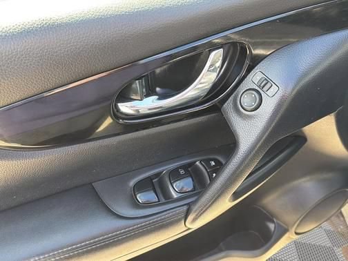 Used 2022 Nissan Rogue Sport SL AWD/4WD image 14