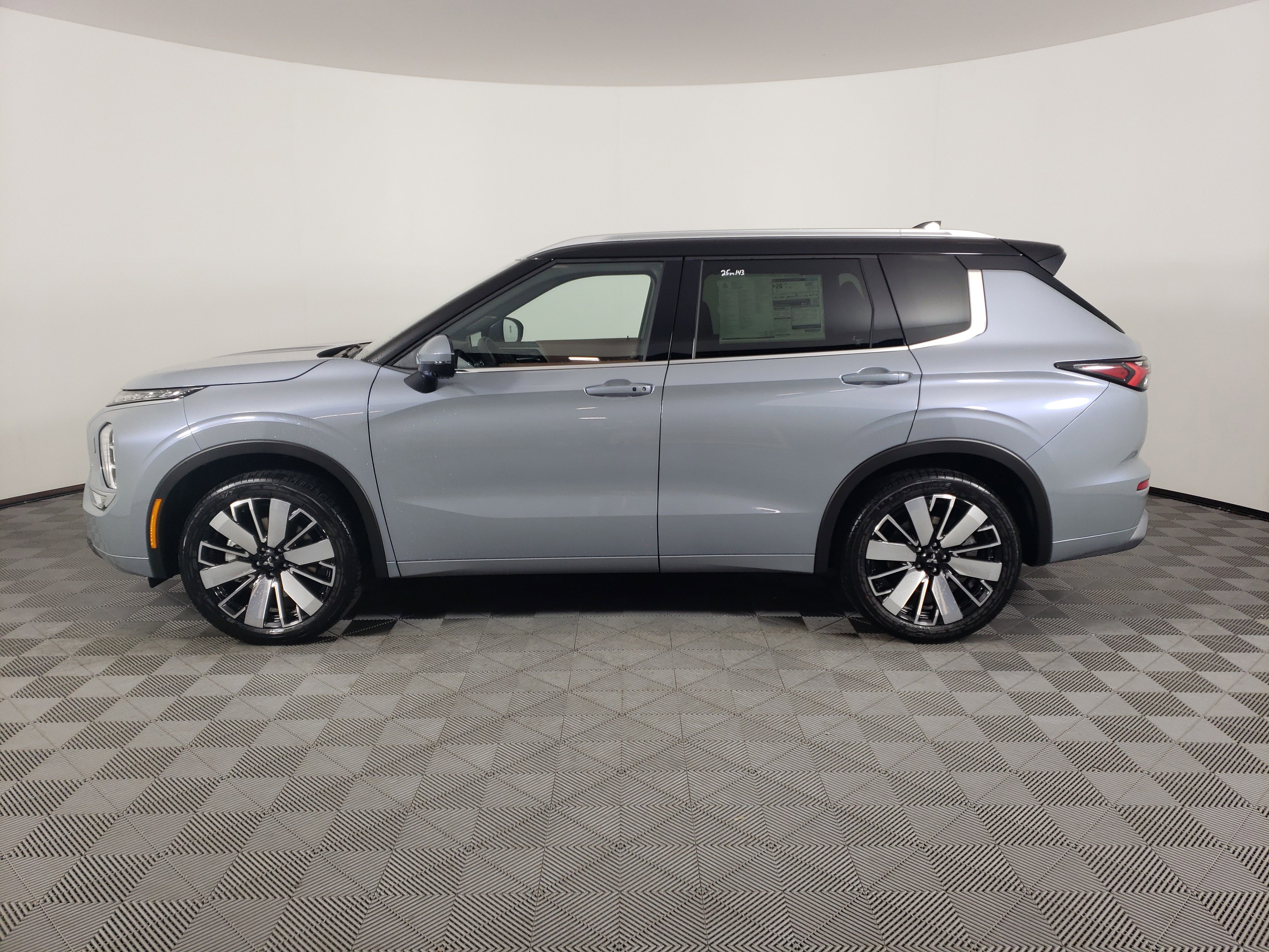 New 2025 Mitsubishi Outlander SEL image 5