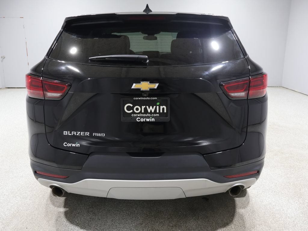 Used 2025 Chevrolet Blazer LT AWD/4WD image 3