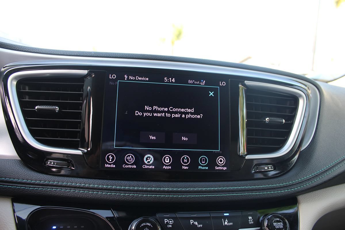 Used 2020 Chrysler Pacifica Limited w/ Advanced Safetytec Group FWD image 31