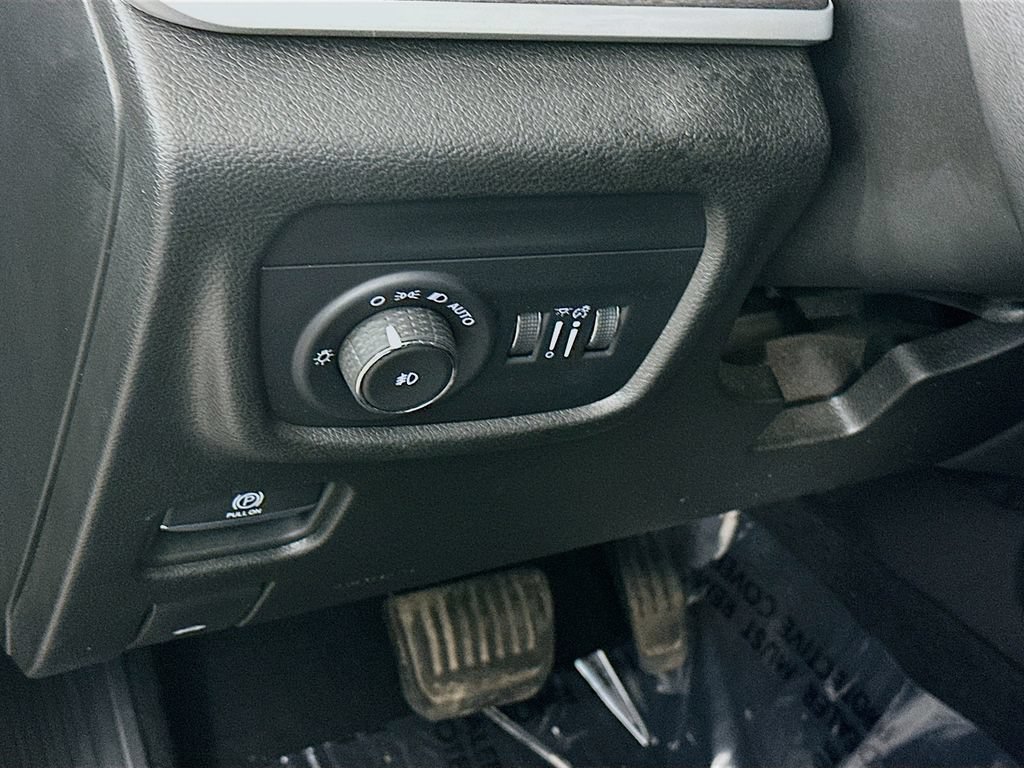 Certified 2023 Jeep Grand Cherokee L Limited AWD/4WD image 18