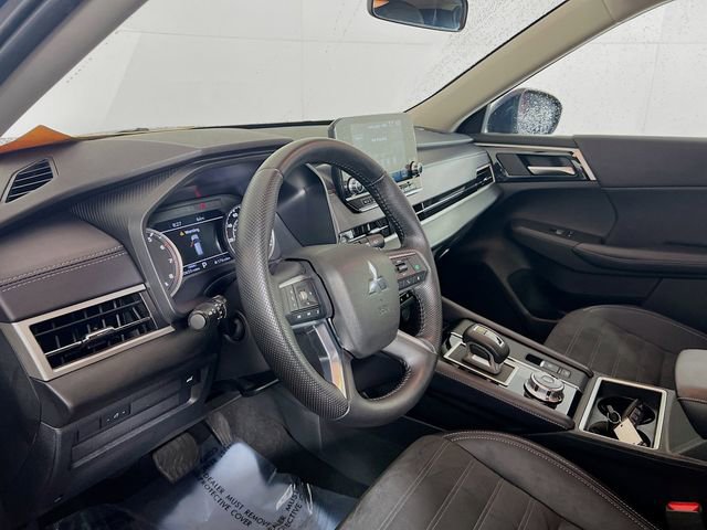 Used 2023 Mitsubishi Outlander SE image 11