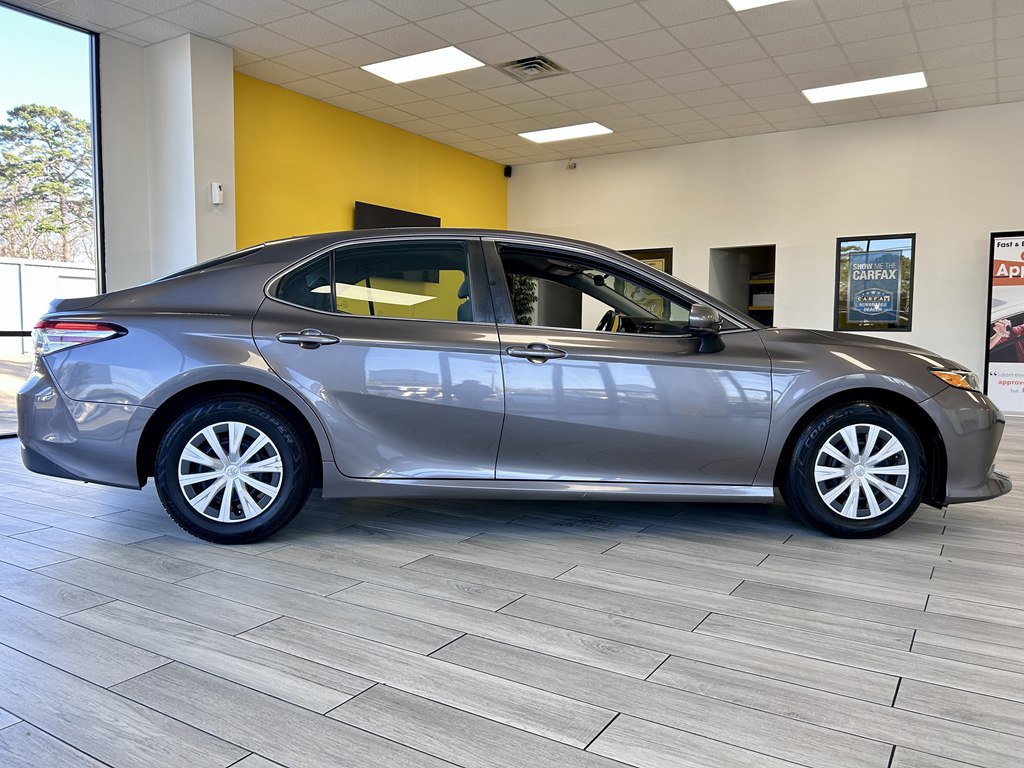 Used 2019 Toyota Camry L image 5