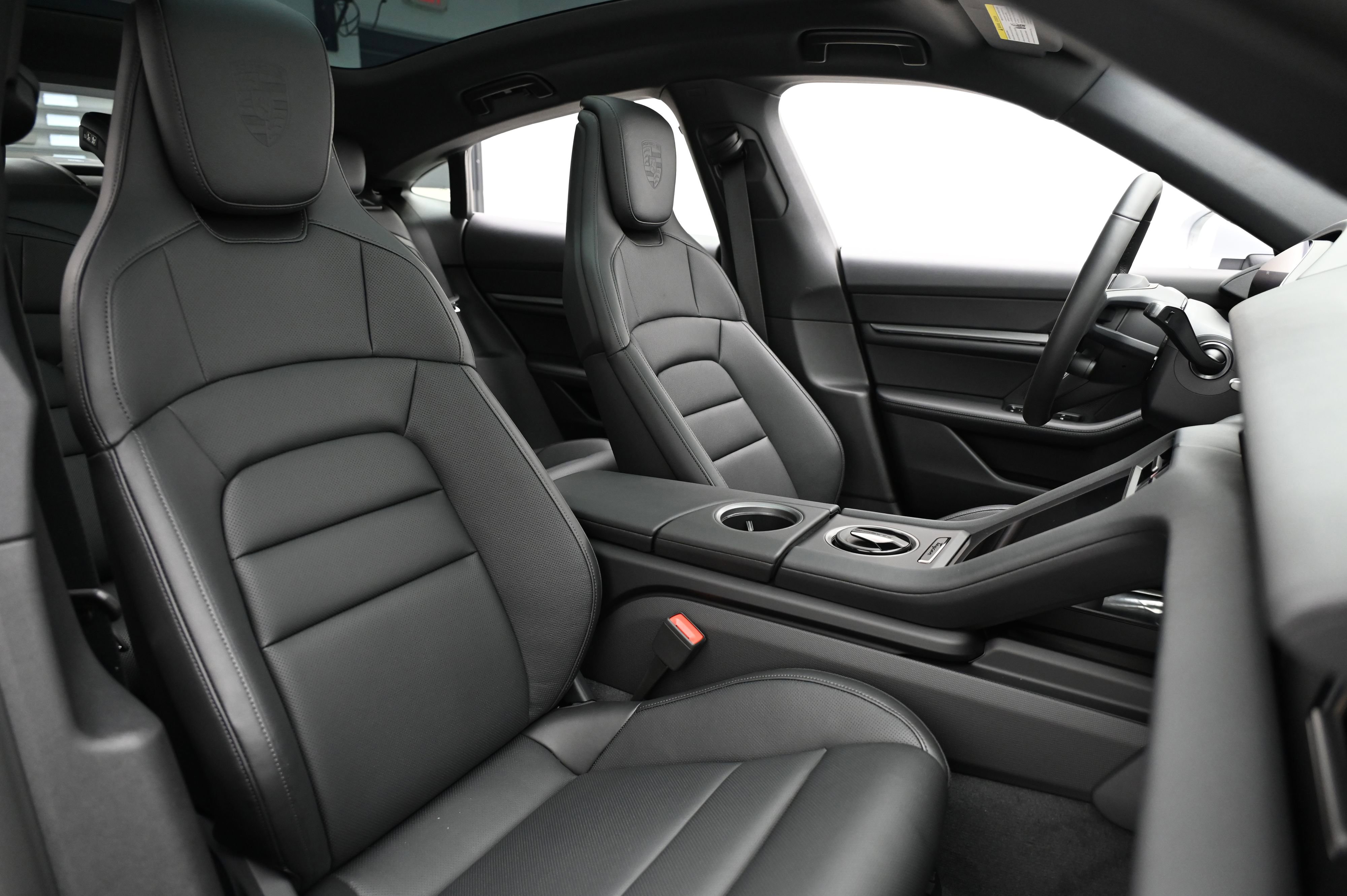 Used 2025 Porsche Taycan image 23