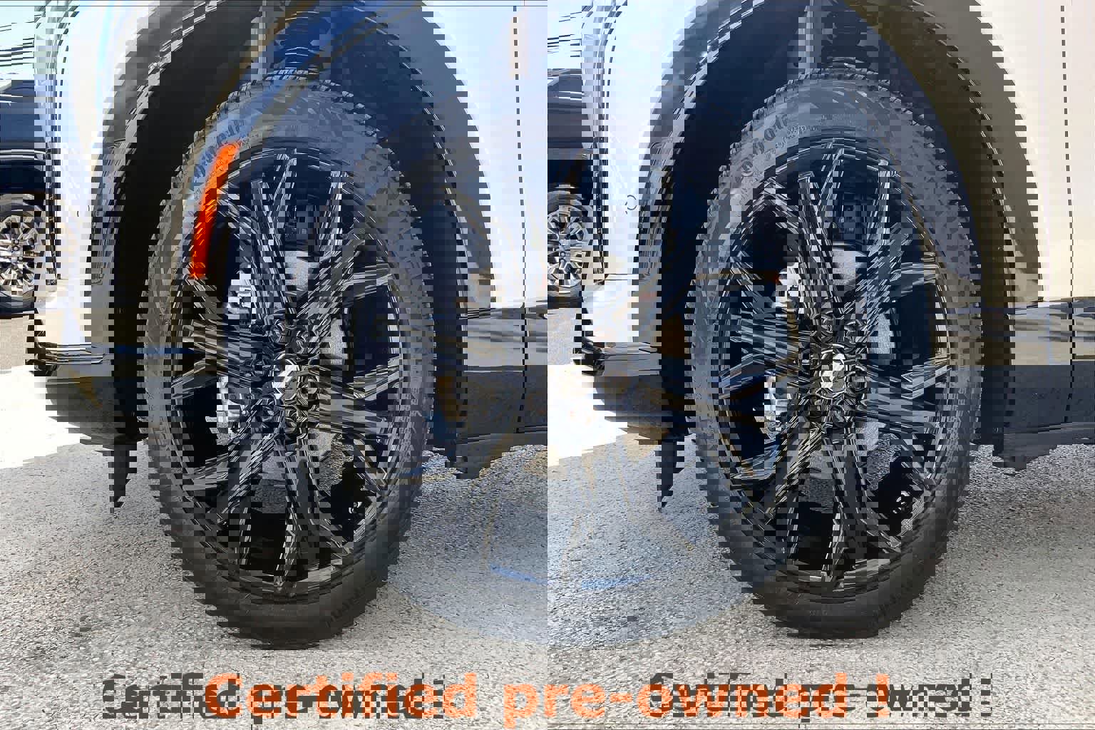 Certified 2025 Cadillac Optiq Sport 1 w/ LPO, ONYX Package image 9