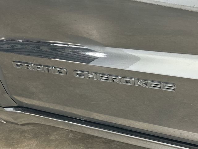 Used 2020 Jeep Grand Cherokee Altitude image 29