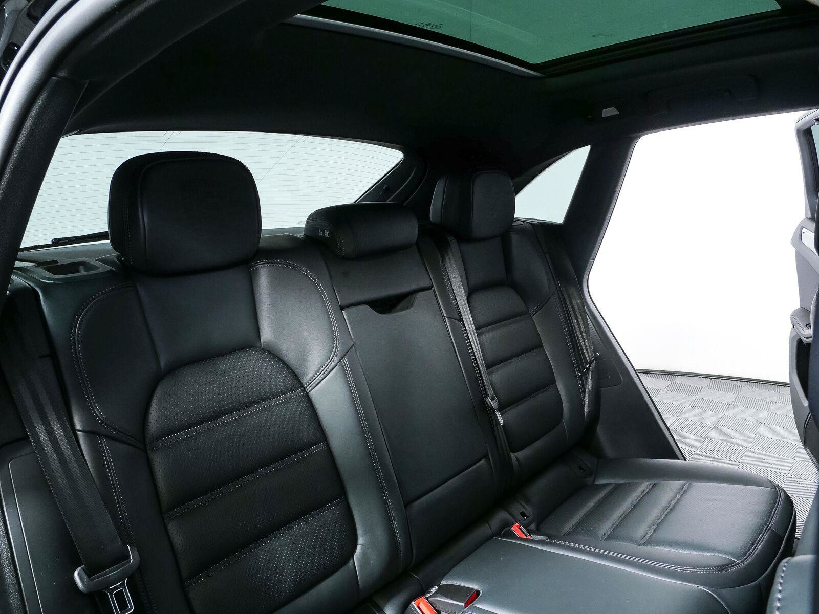 New 2026 Porsche Macan Turbo AWD/4WD image 24