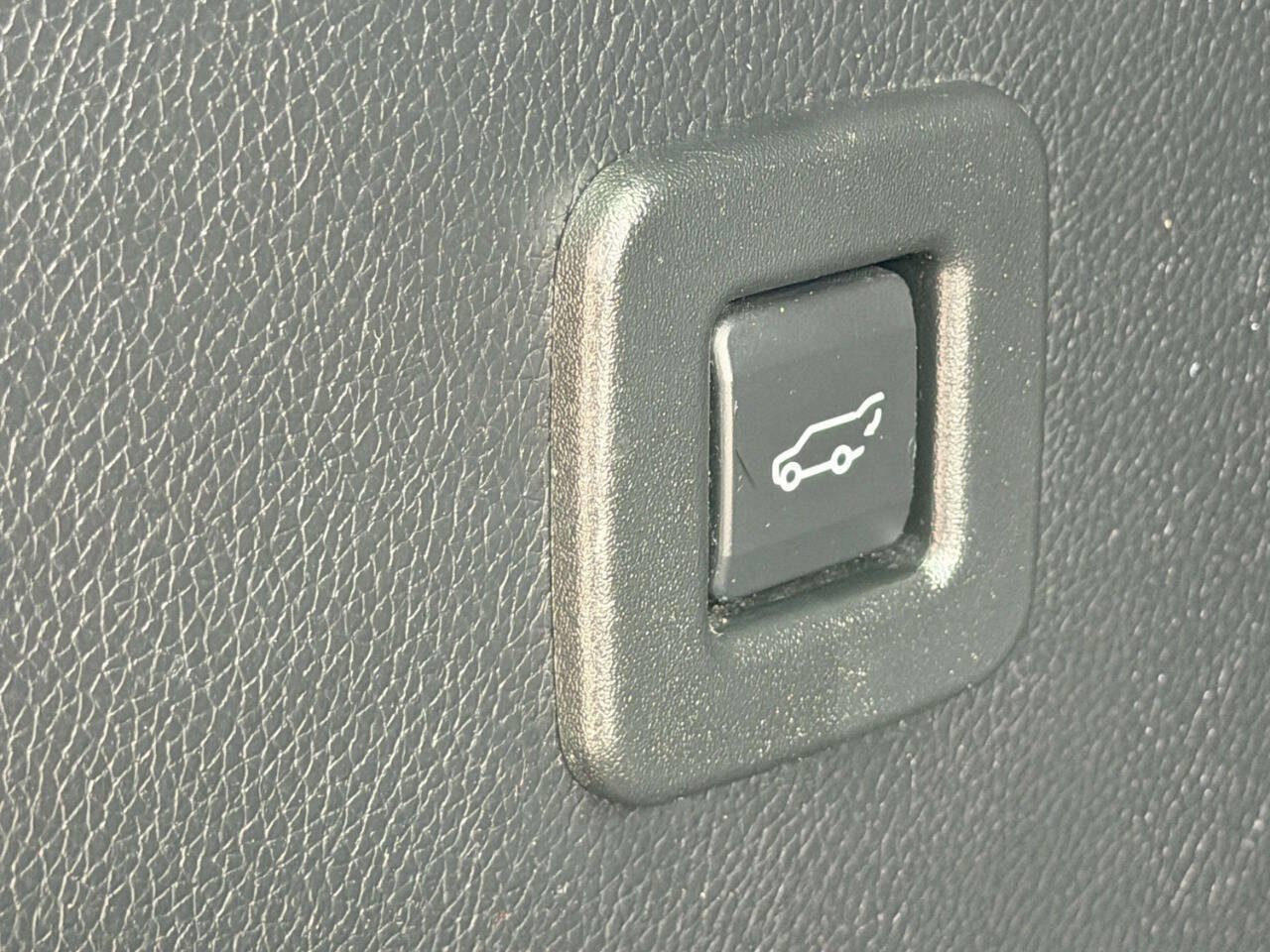 Used 2015 Lincoln Navigator 4WD image 9