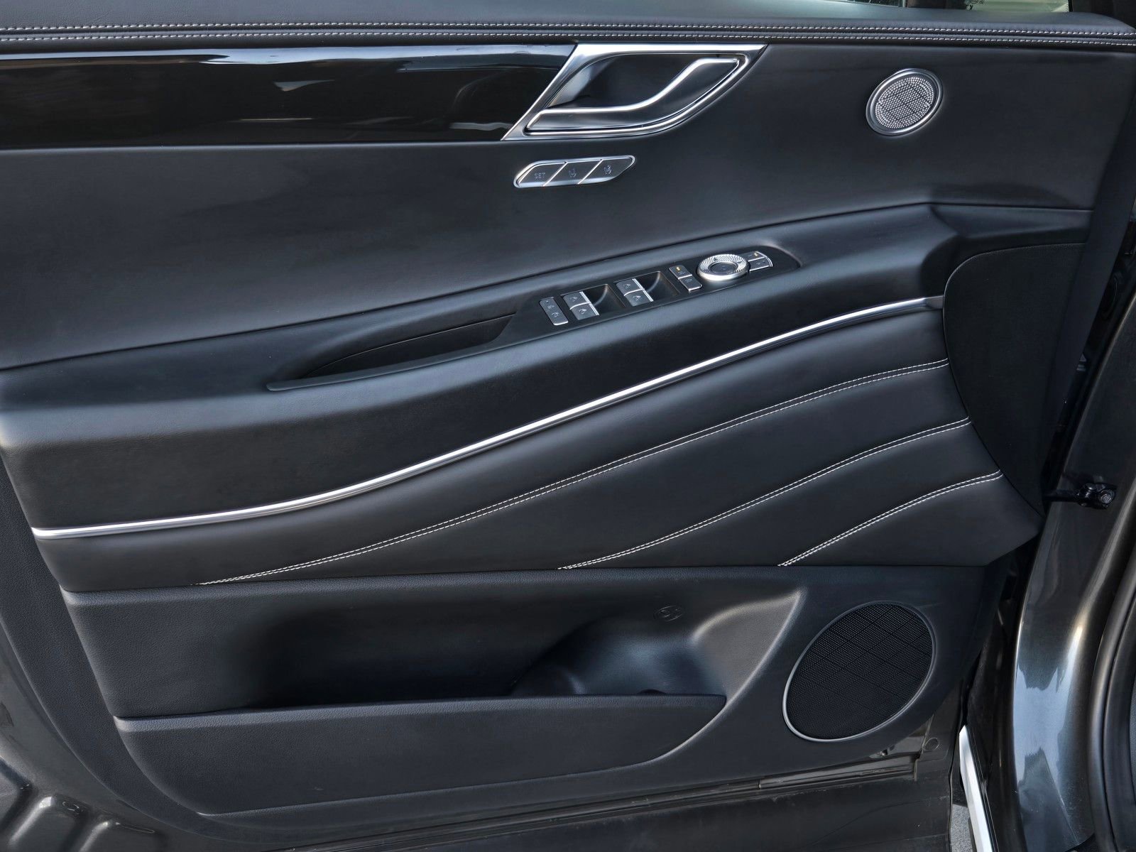 Used 2025 Genesis GV80 2.5T Standard image 9