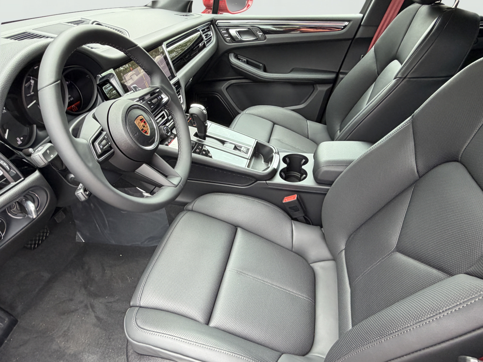 New 2026 Porsche Macan AWD/4WD image 4