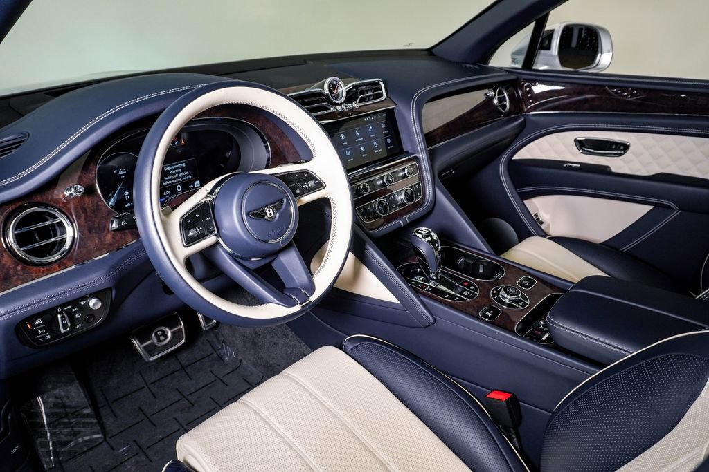 Used 2022 Bentley Bentayga AWD/4WD image 21