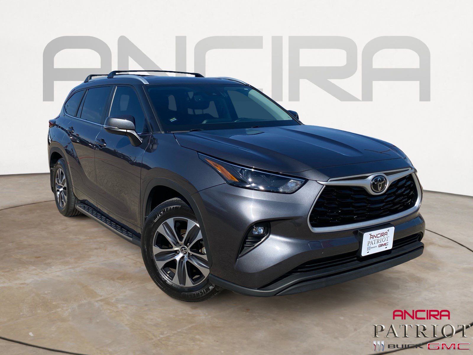 Used 2024 Toyota Highlander XLE image 1