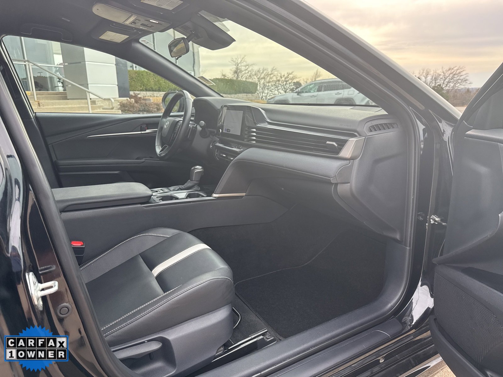 Used 2025 Toyota Camry SE image 24