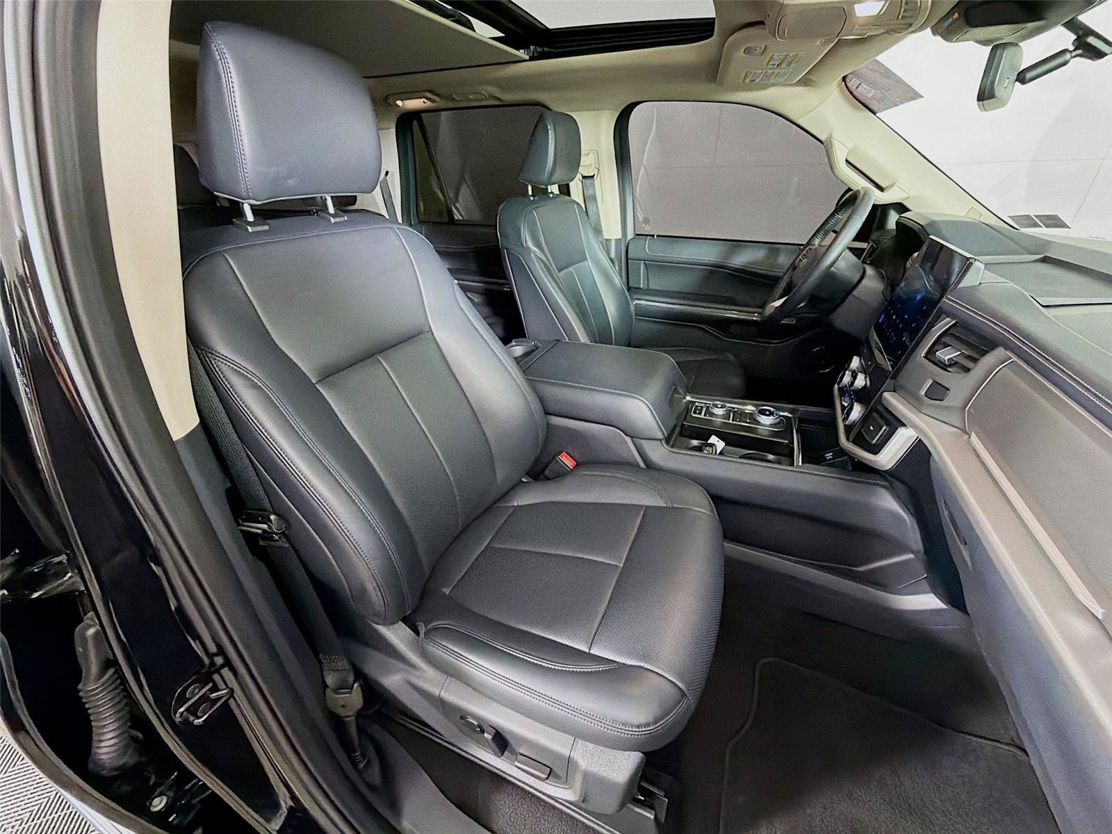 Used 2024 Ford Expedition Max XLT AWD/4WD image 31