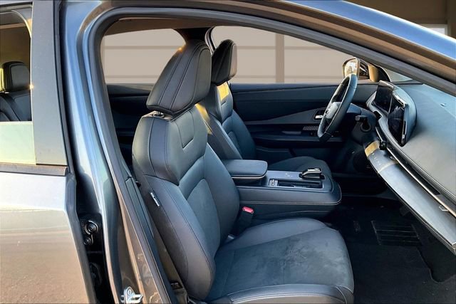 Used 2023 Nissan Ariya AWD image 7