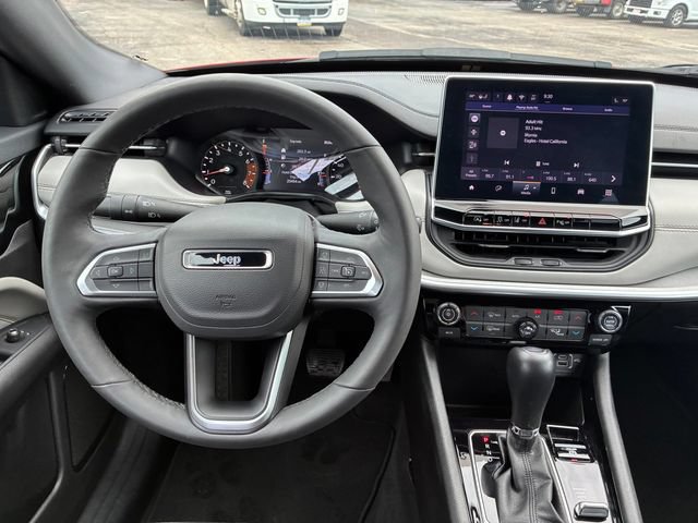Used 2025 Jeep Compass Limited AWD/4WD image 15