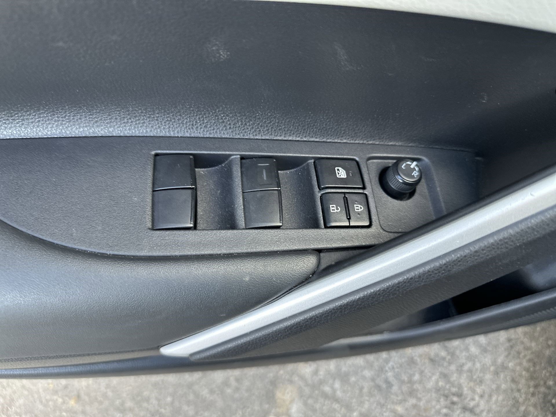 Used 2024 Toyota Corolla Cross L image 15