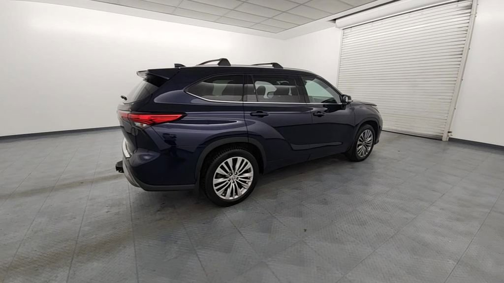 Used 2021 Toyota Highlander Limited image 8